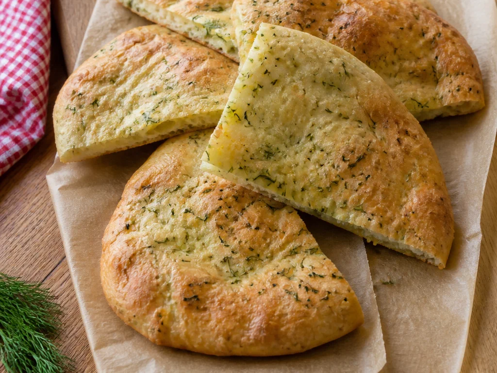 Кефирные лепёшки с сыром и укропом — готовое блюдо