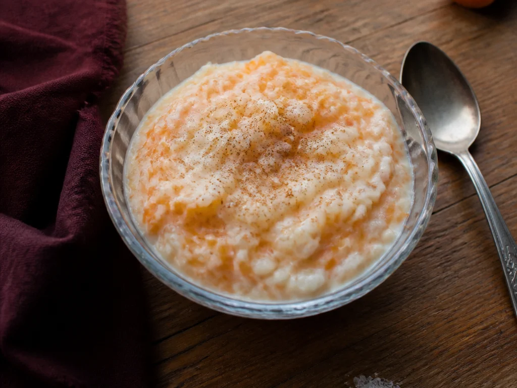 Рисовый пудинг с морковью и корицей — готовое блюдо