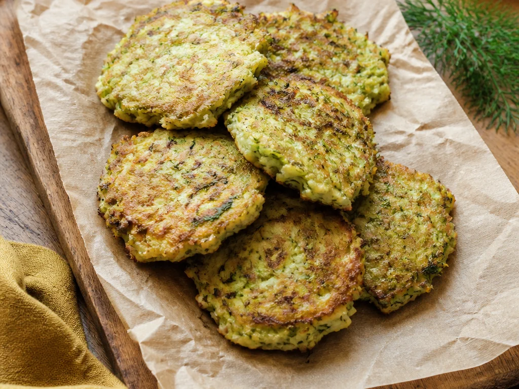 Оладьи кабачковые с укропом — готовое блюдо